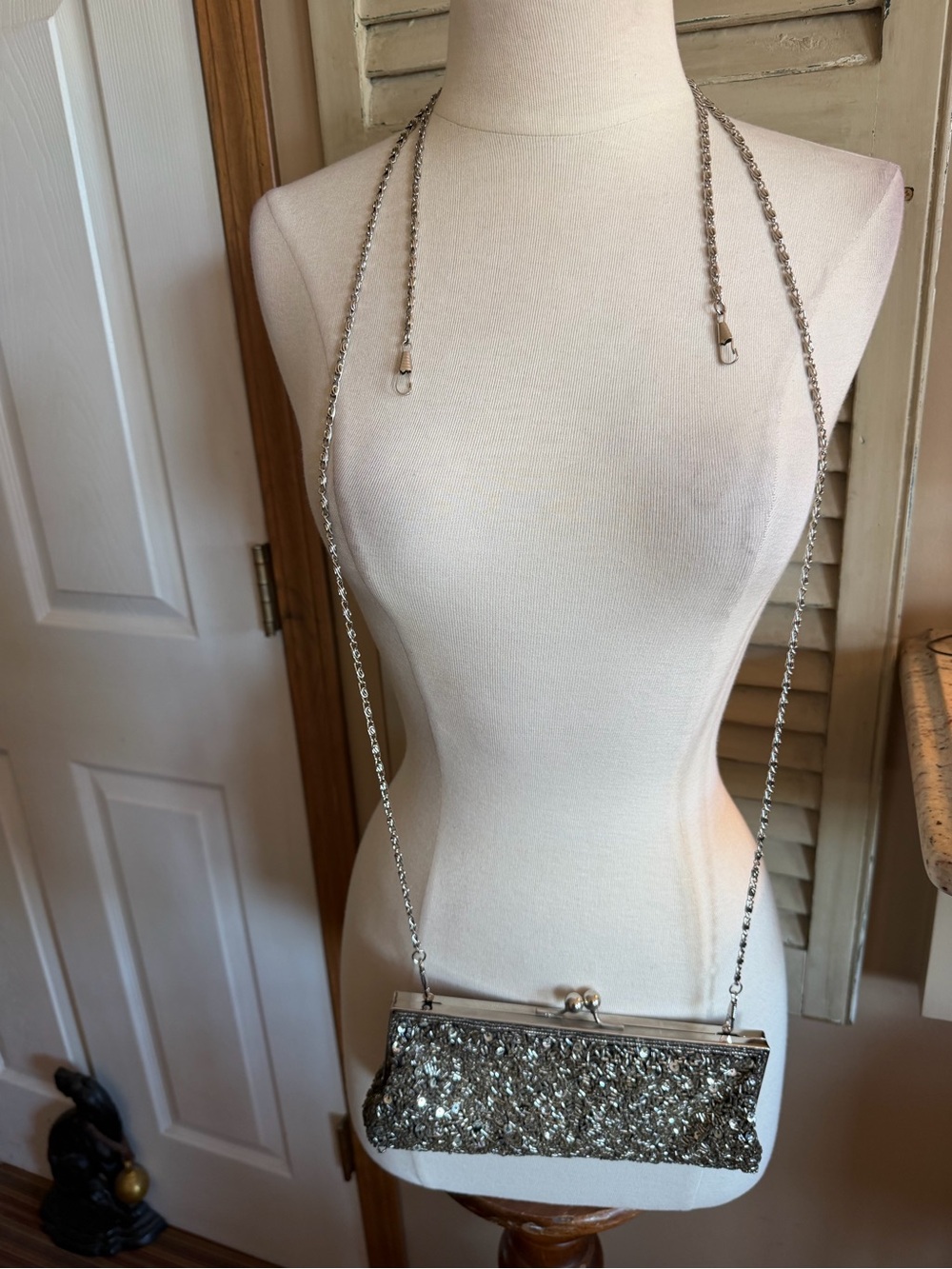 Beautiful Silver Beaded Evening Clutch with Chain Strap 8.5x4” - Picture 7 of 7